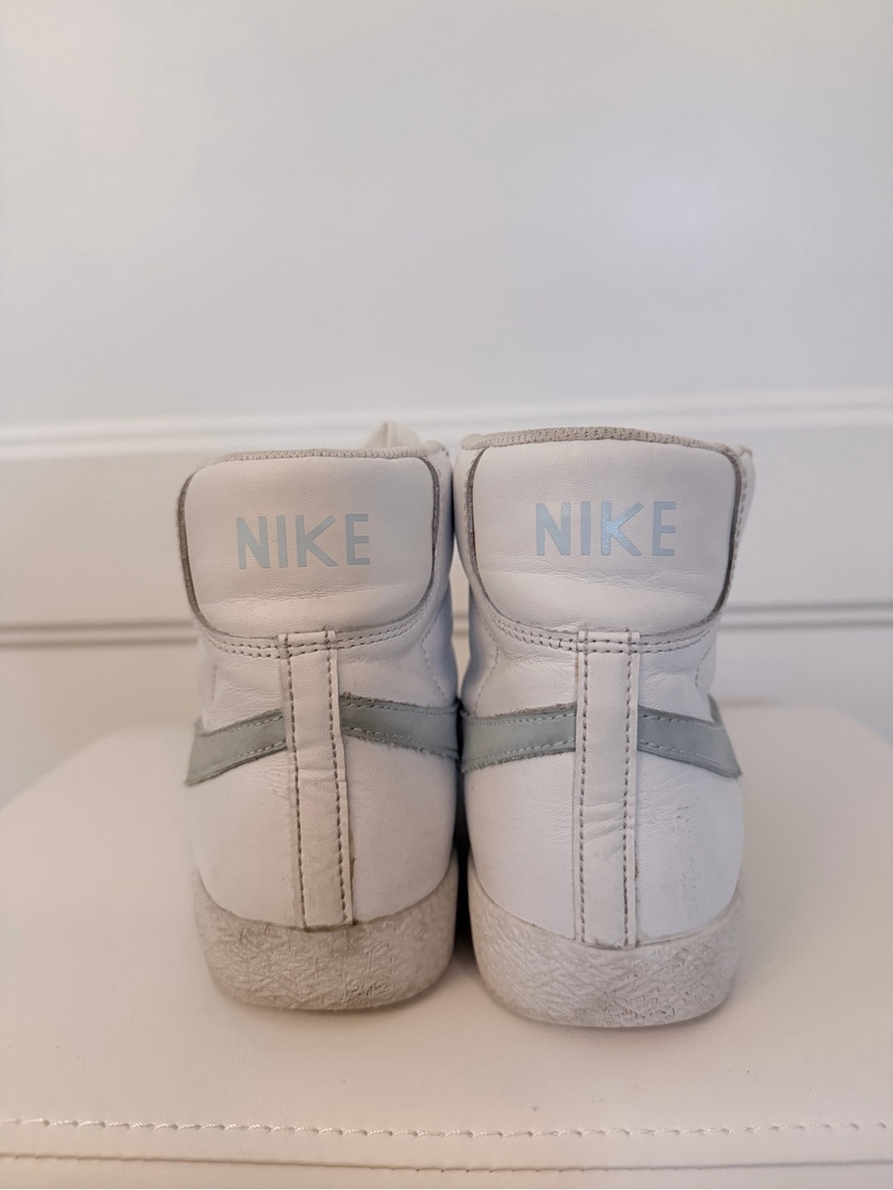 Nike Blazer Mid ‘77 White/Blue High-Top Sneakers - Picture 2 of 4